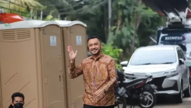 3 Gaya Giring Ganesha Dipanggil Prabowo, Menunjukkan Resmi dengan Batik