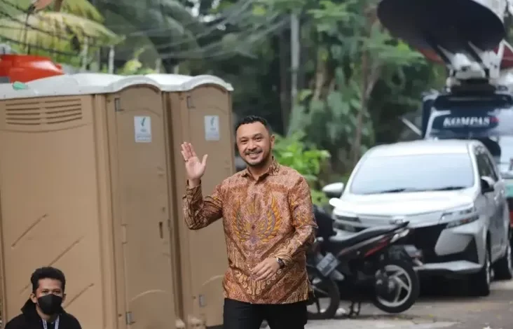 3 Gaya Giring Ganesha Dipanggil Prabowo, Menunjukkan Resmi dengan Batik