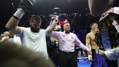 Artur Beterbiev Kecewa Pertarungannya Tapi Kalahkan Dmitry Bivol