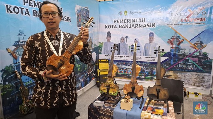 Pemuda Kalimantan Tembus Pasar Ekspor dengan Biola Made in Banjarmasin