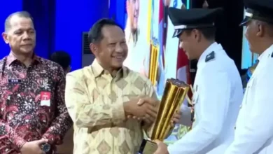Daftar Desa kemudian juga Kelurahan Terima Penghargaan Kemendagri