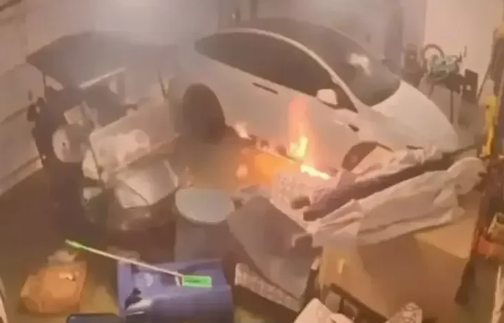Konsekuensi Badai Helene, Mobil Tesla Terbakar pasca Terendam Air Asin