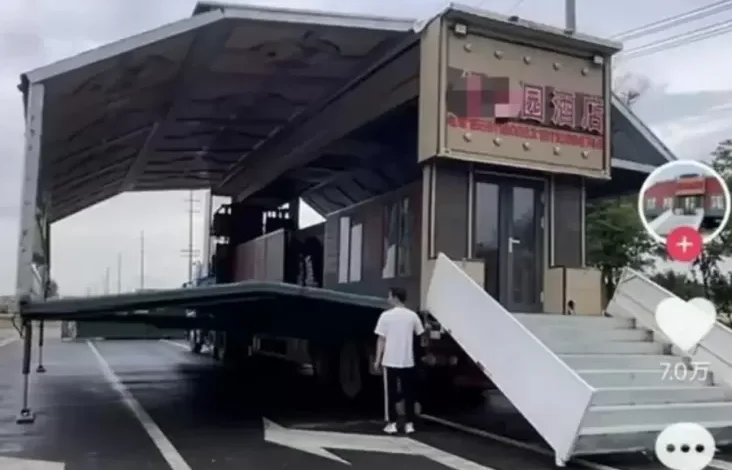 Lagi Tren, Truk Kontainer Disulap Jadi Tempat Hajatan