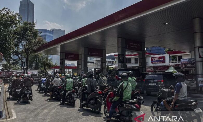 Perbandingan tarif jual BBM Pertamina kemudian Shell per 1 Oktober 2024
