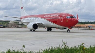 Penampakan Pesawat Kepresidenan Boeing Mendarat di dalam pada Bandara IKN