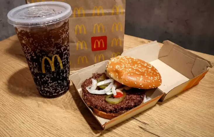 104 Orang Jatuh Sakit Imbas Burger McD Tercemar Bakteri E. Coli