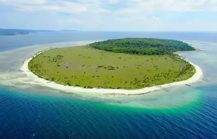 12 Pulau di area pada Indonesia dengan Nama Hewan, Nomor 3 Dihuni Banyak Ular Laut