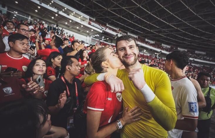 3 Potret Luna Bijl Peluk Maarten Paes usai Laga Timnas Indonesia vs Arab Saudi