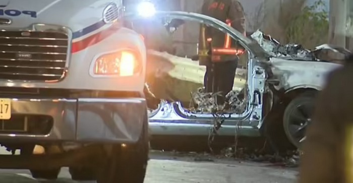 4 Orang Tewas Akibat Pintu Mobil Tesla Sulit Dibuka pada waktu Terbakar