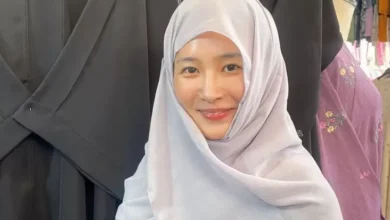 5 Potret Yuri SNSD Kenakan Hijab, Curi Perhatian ketika di Arab Saudi