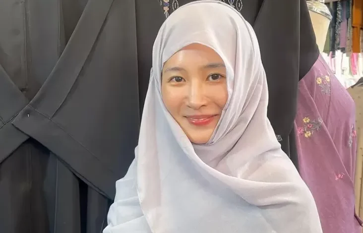 5 Potret Yuri SNSD Kenakan Hijab, Curi Perhatian ketika di Arab Saudi