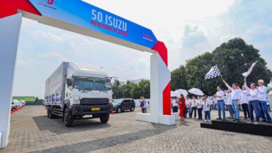 50 Isuzu Menemani di tempat tempat Jalan, Konvoi 50 Kendaraan lalu Tanam 50 Pohon