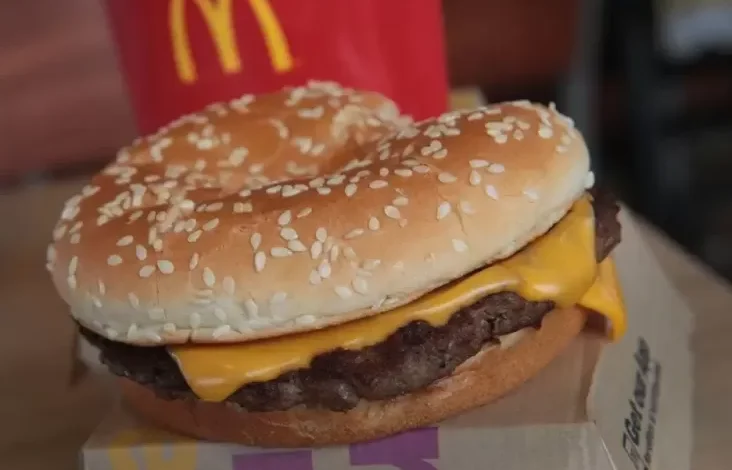 Bawang Bombai Jadi Informan Bakteri E. Coli di area tempat Burger McD