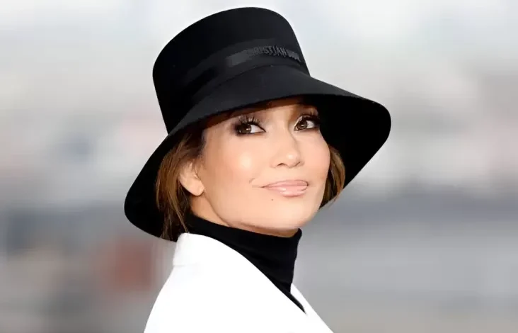 Belum Resmi Cerai dengan Ben Affleck, Jennifer Lopez Gandeng Cowok Baru