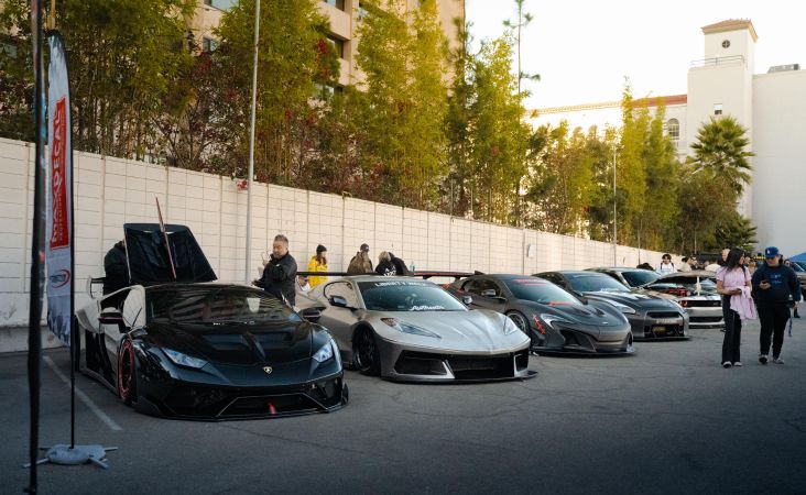Barisan Mobil Modifikasi Berpartisipasi dalam di Los Angeles