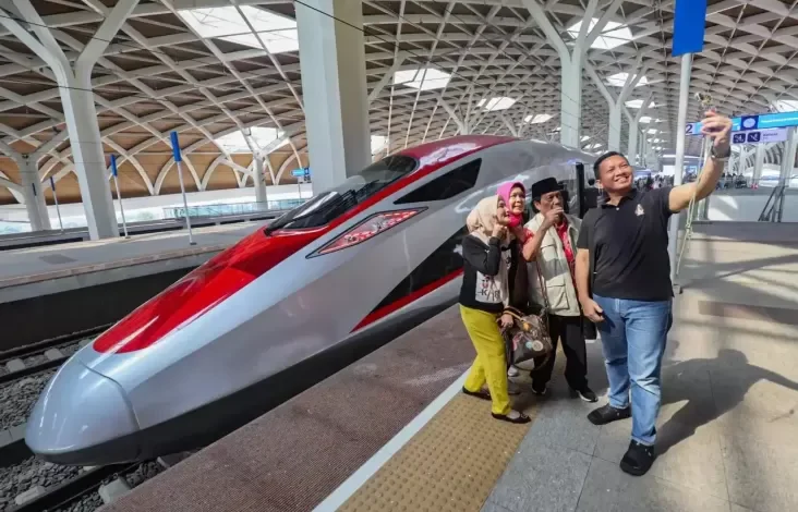 Naik Kereta Segera Whoosh Jakarta-Bandung belaka hanya Rp50 Ribu, Begini Caranya!