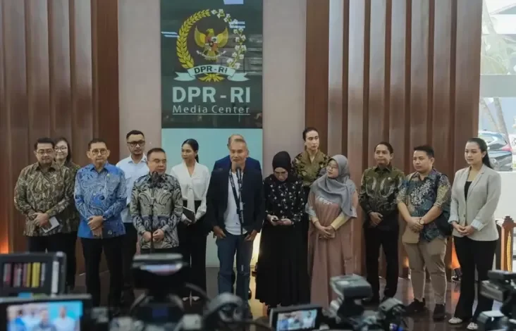 otoritas kemudian DPR Dukung Film Women From Rote Island Mendunia