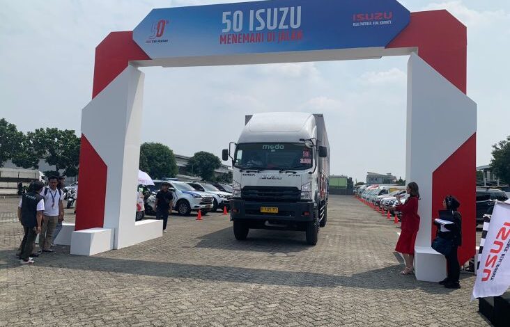 Rayakan HUT 50 Tahun, Isuzu Gelar Konvoi dan juga Tanam Pohon