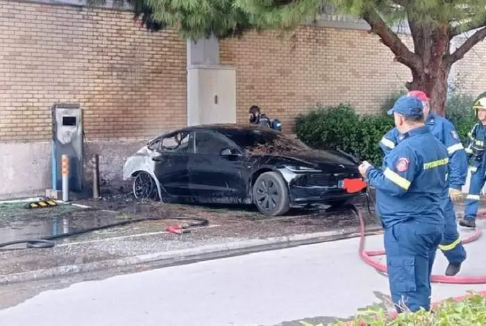 Tesla Terbukti Jadi Mobil yang tersebut mana Sering Terlibat Kecelakaan