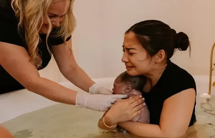 5 Kelebihan Water Birth, Metode Melahirkan yang dimaksud digunakan Bikin Nikita Willy Menangis Bahagia