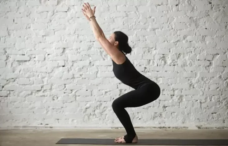 7 Pergerakan Yoga untuk Meredakan Nyeri Lutut, Mudah Dilakukan di tempat area Rumah
