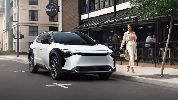 Bersaing dengan Mobil China, Toyota Turunkan Harga bZ4X