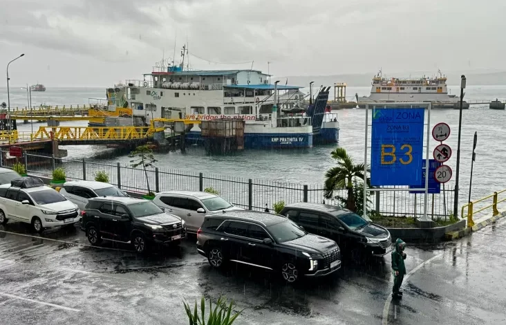 H-4 Libur Nataru, Penumpang Penyeberangan Jawa ke Bali Turun 26%