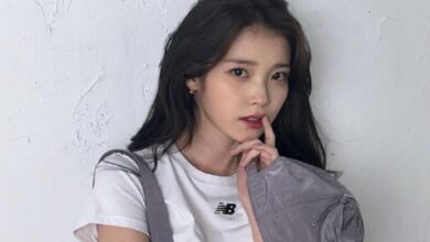 Penyanyi IU Bagikan Makanan pada Demonstran Pemakzulan Presiden Korea Selatan, Fans Girang