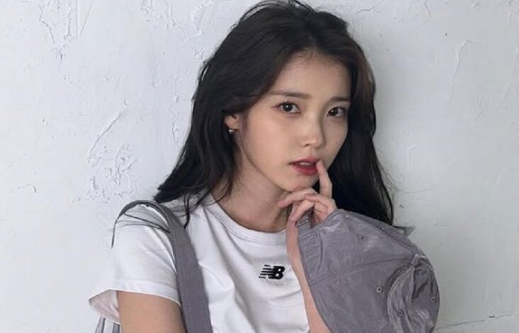 Penyanyi IU Bagikan Makanan pada Demonstran Pemakzulan Presiden Korea Selatan, Fans Girang