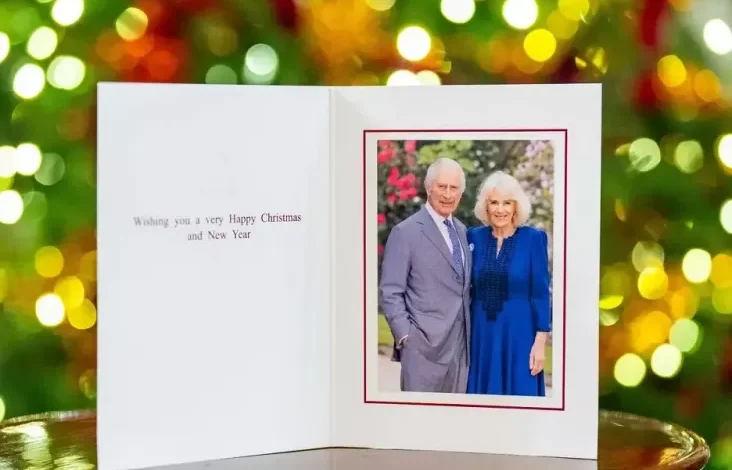 Kerajaan Inggris Peluncuran Kartu Ucapan Natal, Raja Charles kemudian Camilla Tersenyum di tempat tempat Balik Tantangan Aspek Aspek Kesehatan