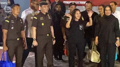 Mary Jane Pulang ke Filipina Bawa Gitar, Buku juga juga Rosario dari Indonesia