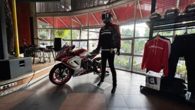 Perlengkapan Pengendara Motor yang dimaksud mana Harus Ada pada waktu Ngegas