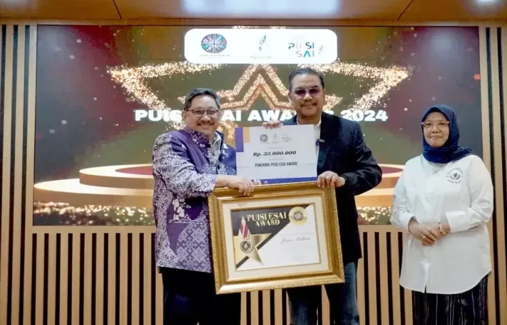 Sastrawan Malaysia, Datuk Jasni Terima Penghargaan Puisi Esai Award Pertama