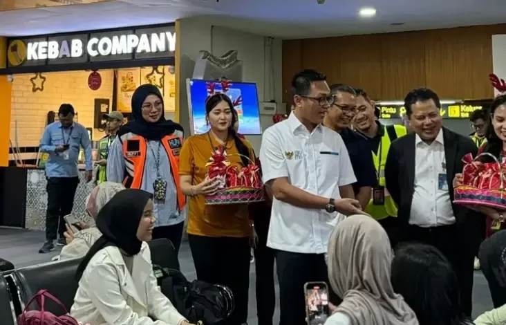 Wamen BUMN Aminuddin Maruf Tinjau Pelaksanaan Angkutan Nataru pada Bandara Halim Perdanakusuma