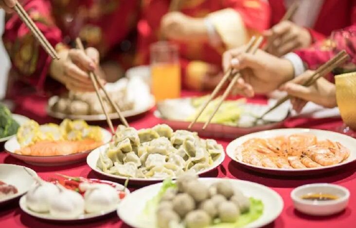 12 Makanan Keberuntungan Imlek di area area Tahun Ular 2025