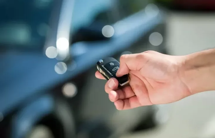 Apa yang dimaksud dimaksud Dilakukan Jika Kunci Utama Utama Mobil Tertinggal pada dalam?
