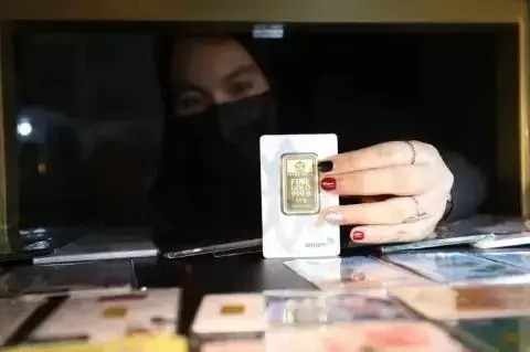 Harga Emas Antam Cuma Turun Rp1.000, Enaknya Jual atau Beli?