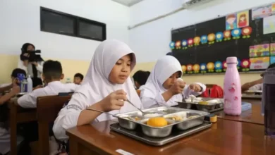 Hari Pertama Makan Bergizi Gratis: Siswa Senang, Hemat Uang Jajan