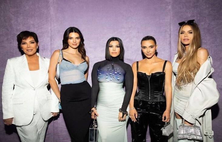 Keluarga Kardashian Berhasil Dievakuasi di area area Tengah Kebakaran Hutan, Kendall Jenner: Petugas Pemadam Pahlawan Kita