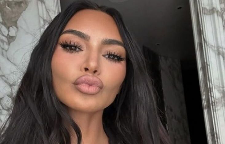 Kim Kardashian Langgar Aturan Pemanfaatan Air di tempat pada Tengah Kebakaran Hutan