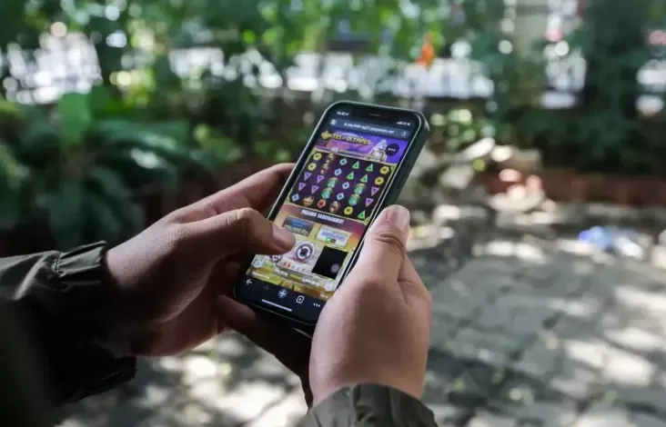 Komdigi Kejar Selebgram Promotor Judi Online, Siap Bersih-bersih Ruang Digital 2025