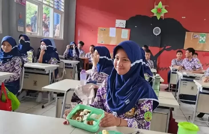 Makan Bergizi Gratis Serentak Dilaksanakan Mulai Besok