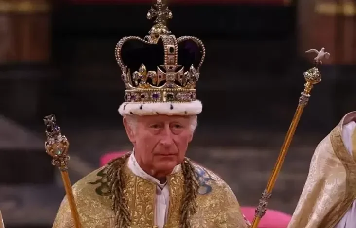 Mengintip Harga Mahkota St Edward Milik Raja Charles III, Dibuat dari Emas 22 Karat