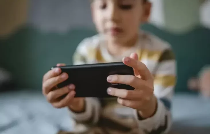 eksekutif Indonesia Kaji Aturan Batas Usia Medsos, Bye-Bye TikTok untuk Anak di area tempat Bawah Umur?