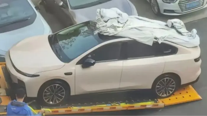 Sedan Listrik Berdarah China juga Eropa Ketangkap Basah Ngebut pada Jalan