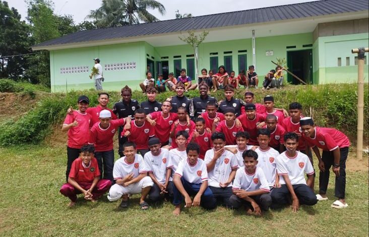 Timnas Indonesia U-20 Gelar Aksi Sosial di Pesantren Bogor