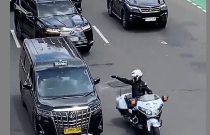Viral Mobil RI 36 Terobos Macet, Mahfud MD Kaget Disebut Penggunanya oleh Kecerdasan Buatan