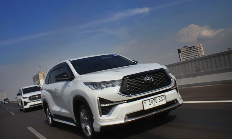 Spesifikasi kemudian biaya mobil Toyota Innova Zenix 2.0 Hybrid tahun 2025