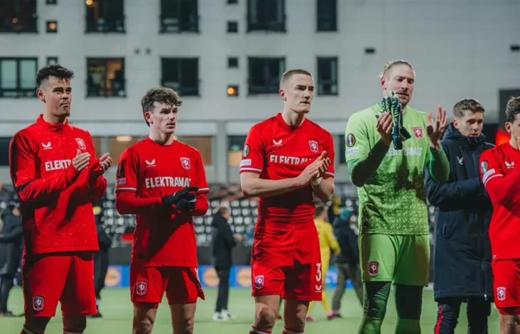Alex Pastoor Pertanyakan Rencana Permainan FC Twente: Upaya Bertahan Mees Hilgers Dkk Buruk!