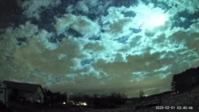 Cahaya Hijau Muncul dari Balik Awan pada tempat Wilayah Timur Negeri Paman Sam